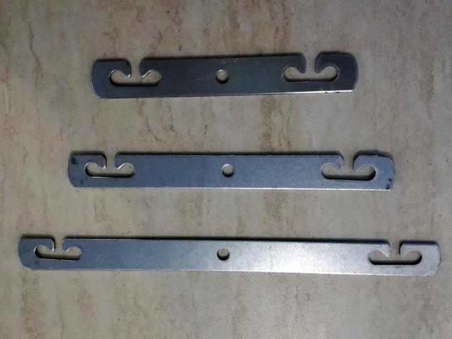 Metal strip for mounting metal wire