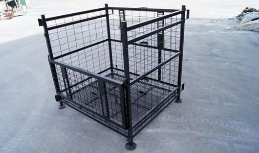 Reversible Cage Pallets for Wine Bottles